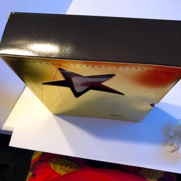 Hollywood Legends Collection Starring Barbie as Scarlett O’Hara - Picture 9 of 15